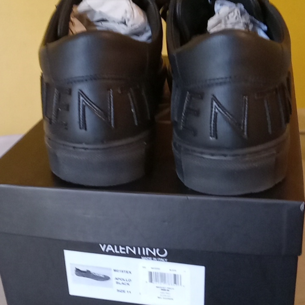 Shoes - Picture 3 of 4